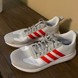 adidas Sneakers